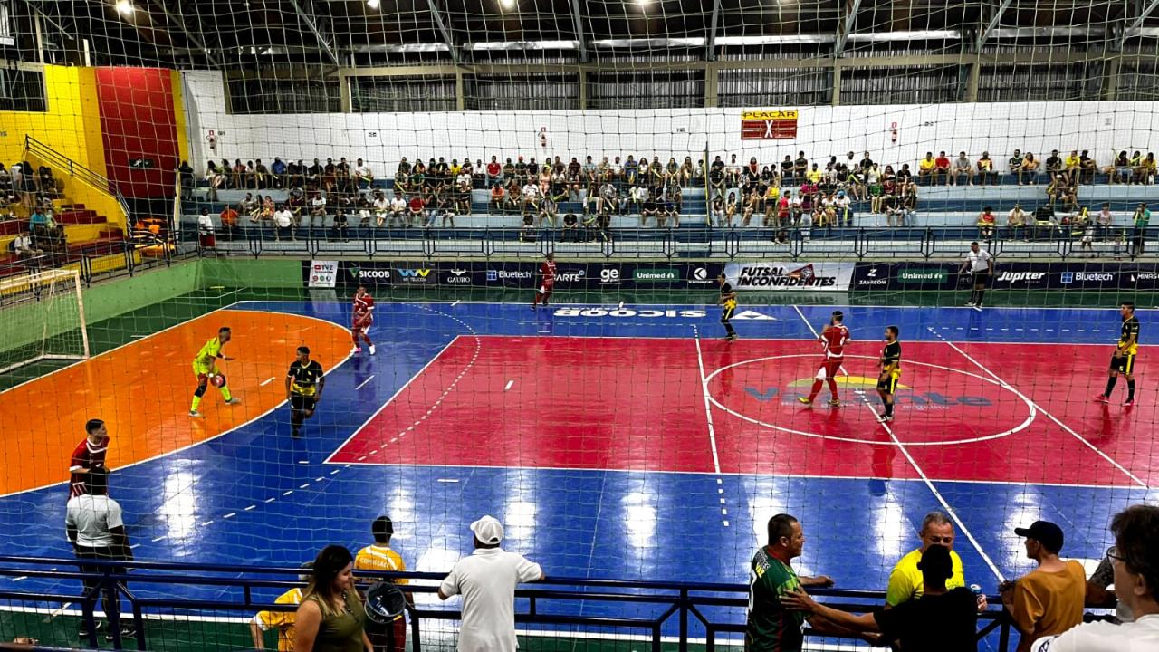 VAZANTE VENCE PARACATU E GARANTE VAGA NA PRÓXIMA FASE DA COPA INCONFIDENTES DE FUTSAL