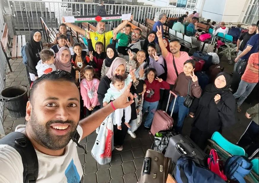 GRUPO DE 32 BRASILEIROS CONSEGUIU SAIR DA FAIXA DE GAZA E JÁ ESTÁ NO EGITO