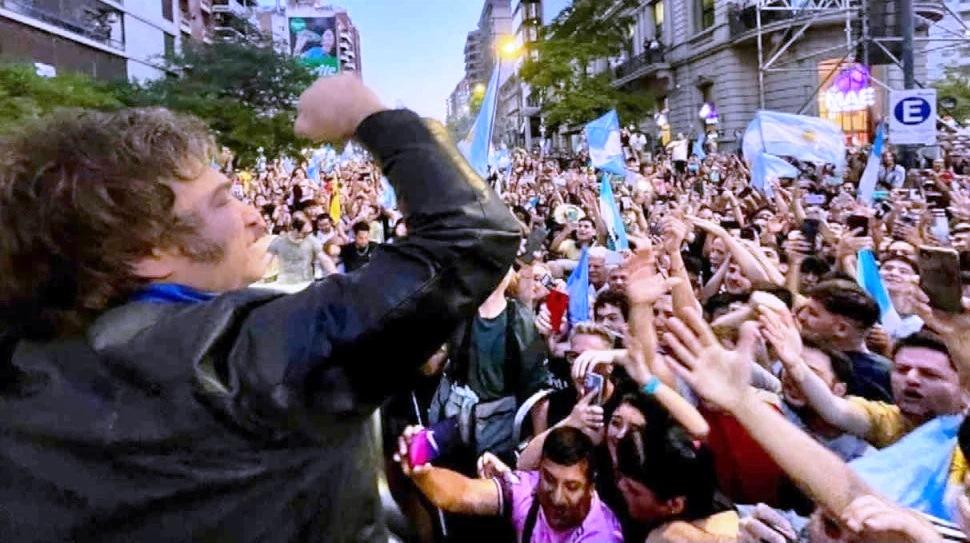 MILEI É ELEITO PRESIDENTE DA ARGENTINA COM DISCURSO RADICAL ANTIPOLÍTICA