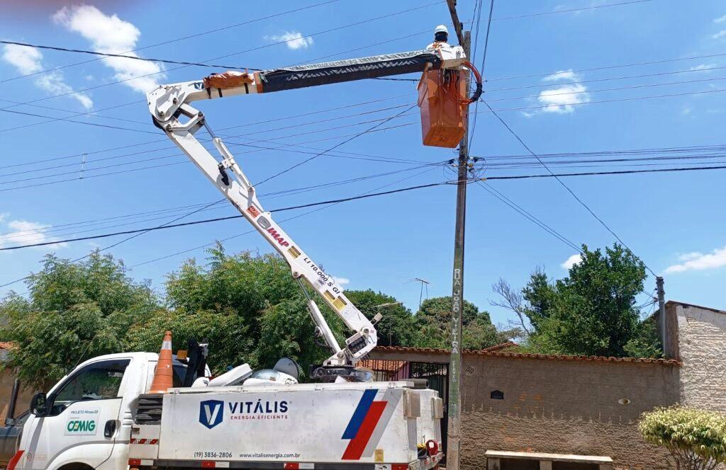 CEMIG SUBSTITUI LUMINÁRIAS ANTIGAS DA ILUMINAÇÃO PÚBLICA DE VAZANTE POR LÂMPADAS LED