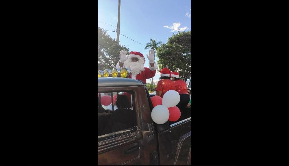 CHEGADA DO PAPAI NOEL É MARCADA POR MUITA ALEGRIA E DIVERSÃO PARA A CRIANÇADA EM VAZANTE