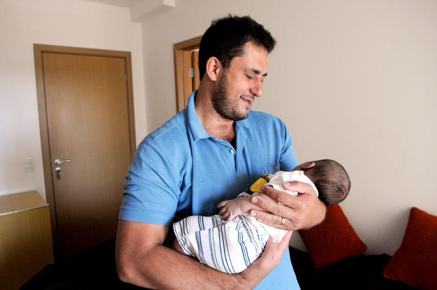 DOIS MINISTROS DO STF JÁ VOTARAM PELA REGULAMENTAÇÃO DA LICENÇA-PATERNIDADE