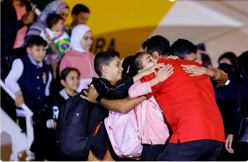 GUERRA ISRAEL-HAMAS: 68% DOS BRASILEIROS RESGATADOS NA FAIXA DE GAZA SÃO CRIANÇAS