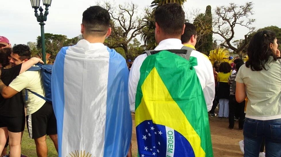 ‘MEGADECRETO’ DO NOVO PRESIDENTE PODE TAXAR BRASILEIROS QUE ESTUDAM NA ARGENTINA