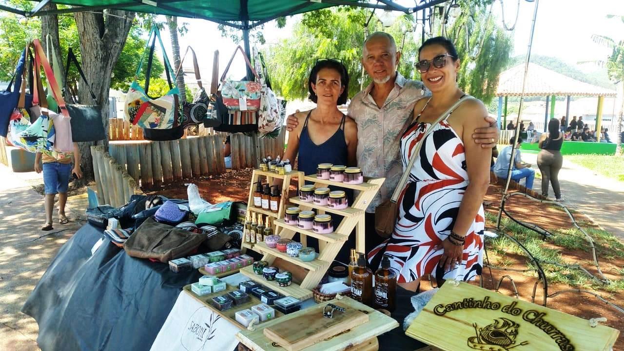 NESTE FINAL DE SEMANA TEM TENDA DE ARTESANATOS NA PRAÇA DO CENTRO CULTURAL DE VAZANTE