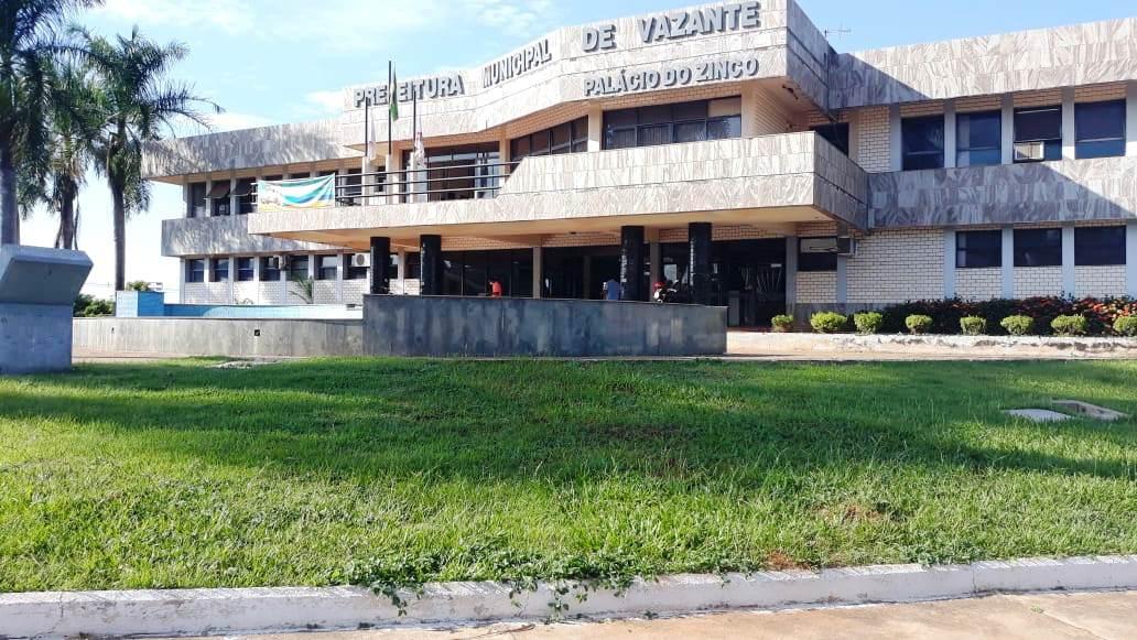 SALÁRIOS DE NOVEMBRO E 13º DOS SERVIDORES MUNICIPAIS INJETARAM MAIS DE R$ 3,6 MILHÕES NA ECONOMIA DE VAZANTE