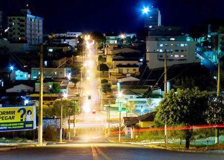 VEREADORES DE PATOS DE MINAS APROVAM REDUÇÃO DA TAXA DE ILUMINAÇÃO DE PÚBLICA