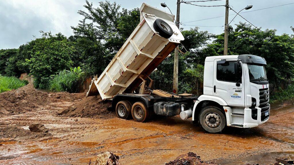 CHUVAS VOLTAM A PROVOCAR SURGIMENTO DE DOLINA EM VAZANTE