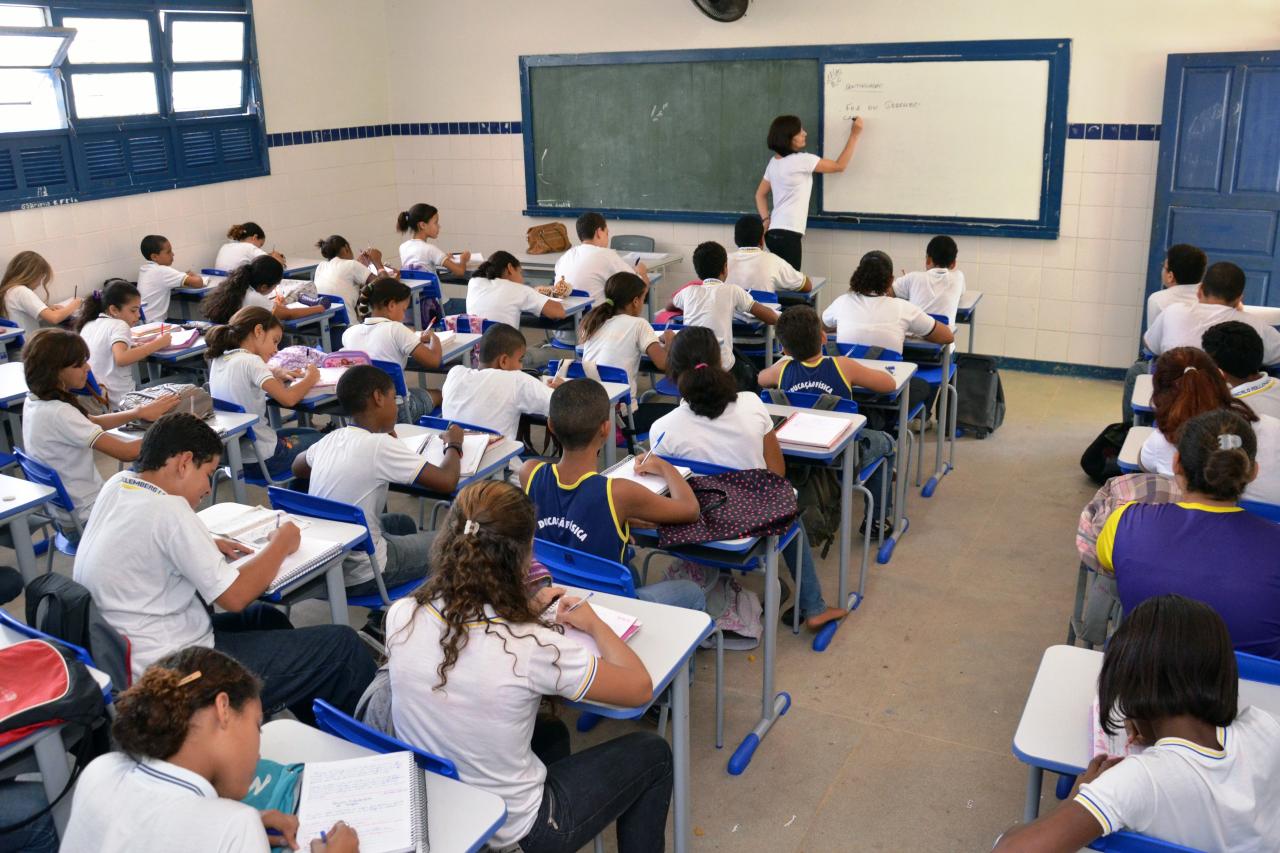 ESTUDANTES DO ENSINO MÉDIO DEVEM RECEBER BOLSA AUXÍLIO A PARTIR DE MARÇO