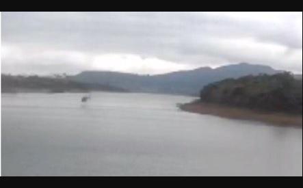 VÍDEO: HELICÓPTERO COM QUATRO PESSOAS CAI NO LAGO DE FURNAS EM CAPITÓLIO