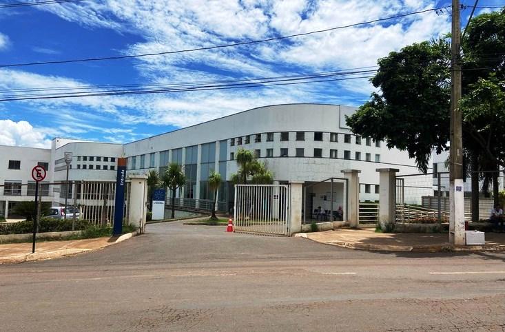 AUMENTO DE CASOS DE COVID-19 LEVA SANTA CASA DE PATOS DE MINAS A DETERMINAR O USO DE MÁSCARA NO HOSPITAL