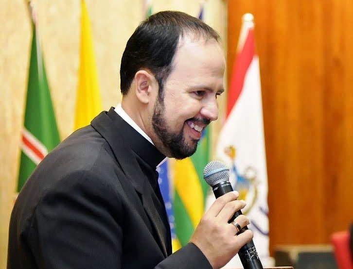 PADRE LANO PROSSEGUE EM ESTADO GRAVE NA UTI DO HOSPITAL DF STAR