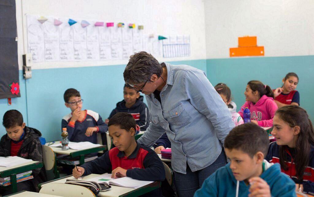 PISO SALARIAL DOS PROFESSORES DA EDUCAÇÃO BÁSICA É REAJUSTADO PARA R$ R$ 4.580