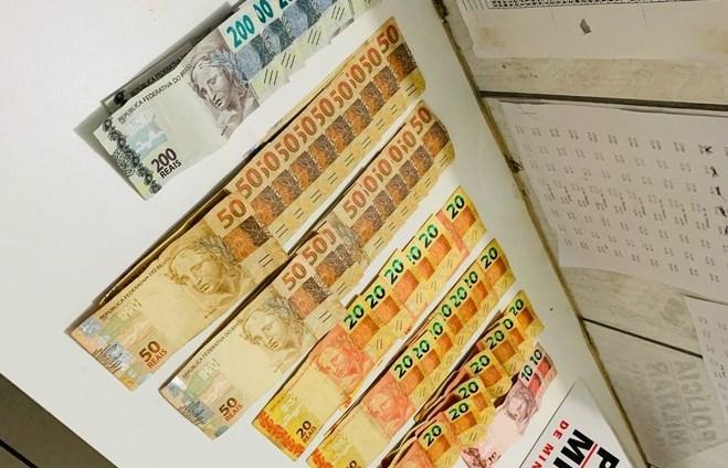 PM DE PRESIDENTE OLEGÁRIO PRENDE JOVEM COM CERCA DE R$ 2 MIL EM NOTAS FALSAS