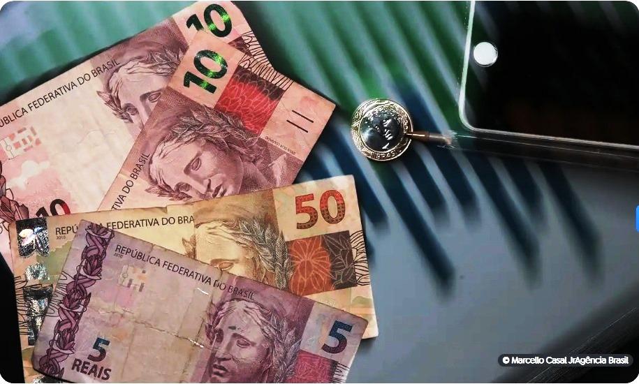 QUASE 40 MILHÕES DE BRASILEIROS TÊM DINHEIRO ESQUECIDO EM BANCOS