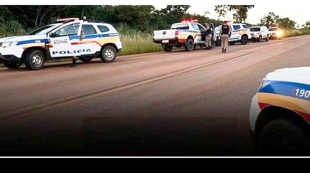 ROUBO EM VAZANTE TERMINA COM VEÍCULO CAPOTADO E AUTORES PRESOS EM GUARDA-MOR