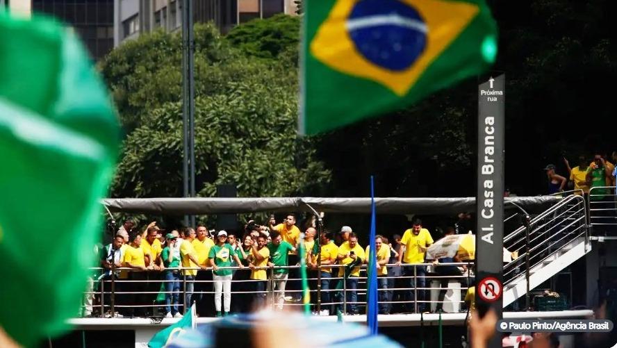 TRINTA PARLAMENTARES DA BASE DE LULA PARTICIPARAM DE ATO PRÓ-BOLSONARO