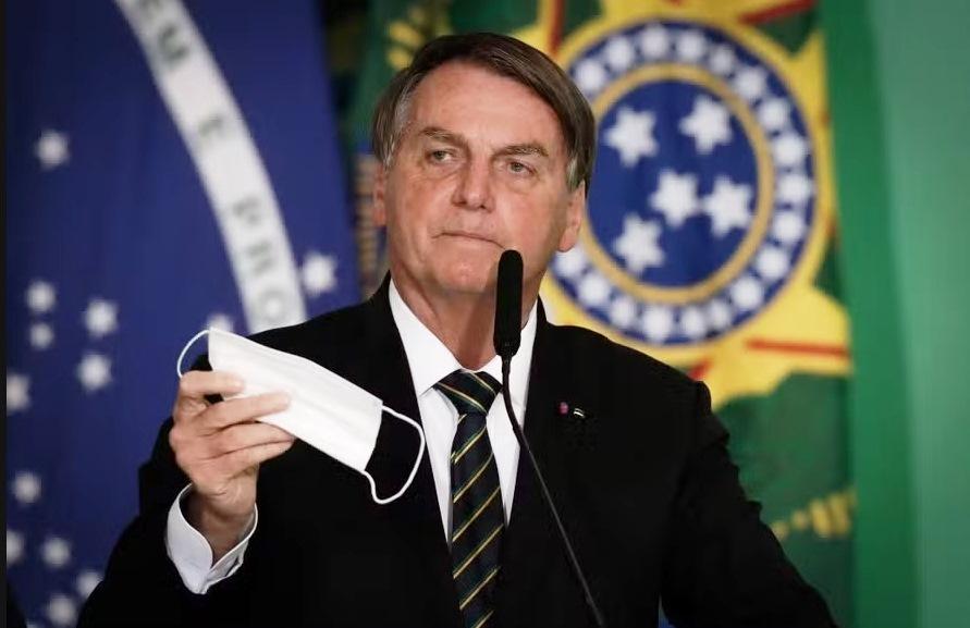 ALIADOS AVALIAM QUE BOLSONARO SERÁ INDICIADO POR FRAUDE EM CARTEIRA DE VACINAÇÃO