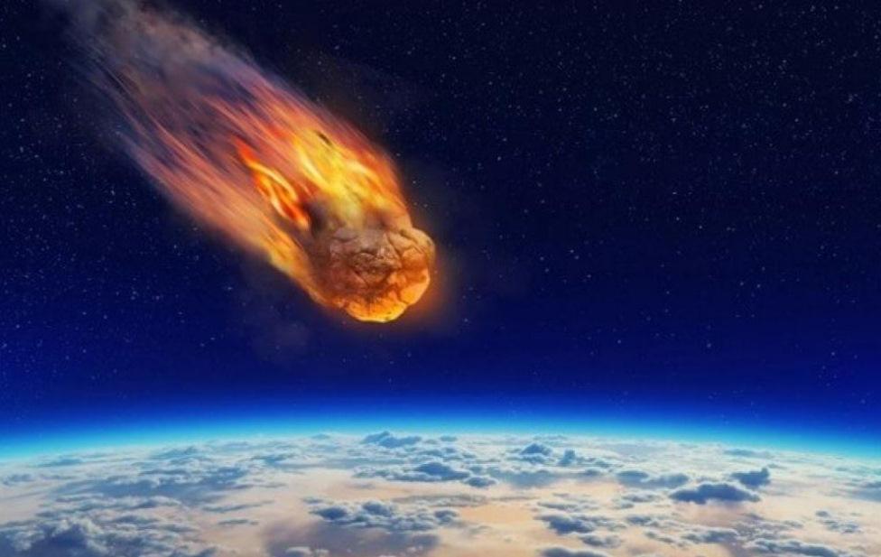 COMETA TRÊS VEZES MAIOR QUE O MONTE EVEREST APROXIMA-SE DA TERRA