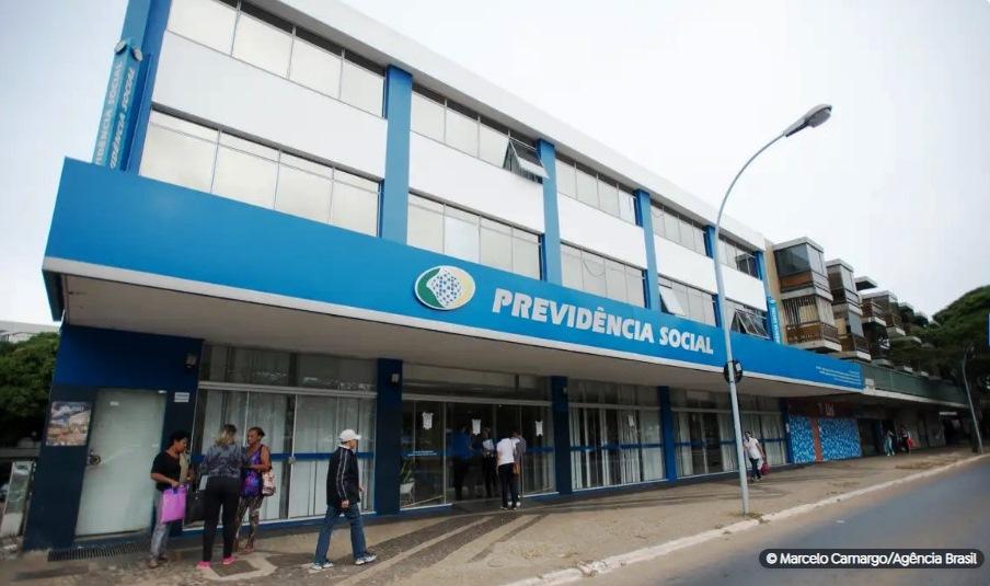 DECRETO ANTECIPA 13º SALÁRIO DE APOSENTADOS E PENSIONISTAS DO INSS