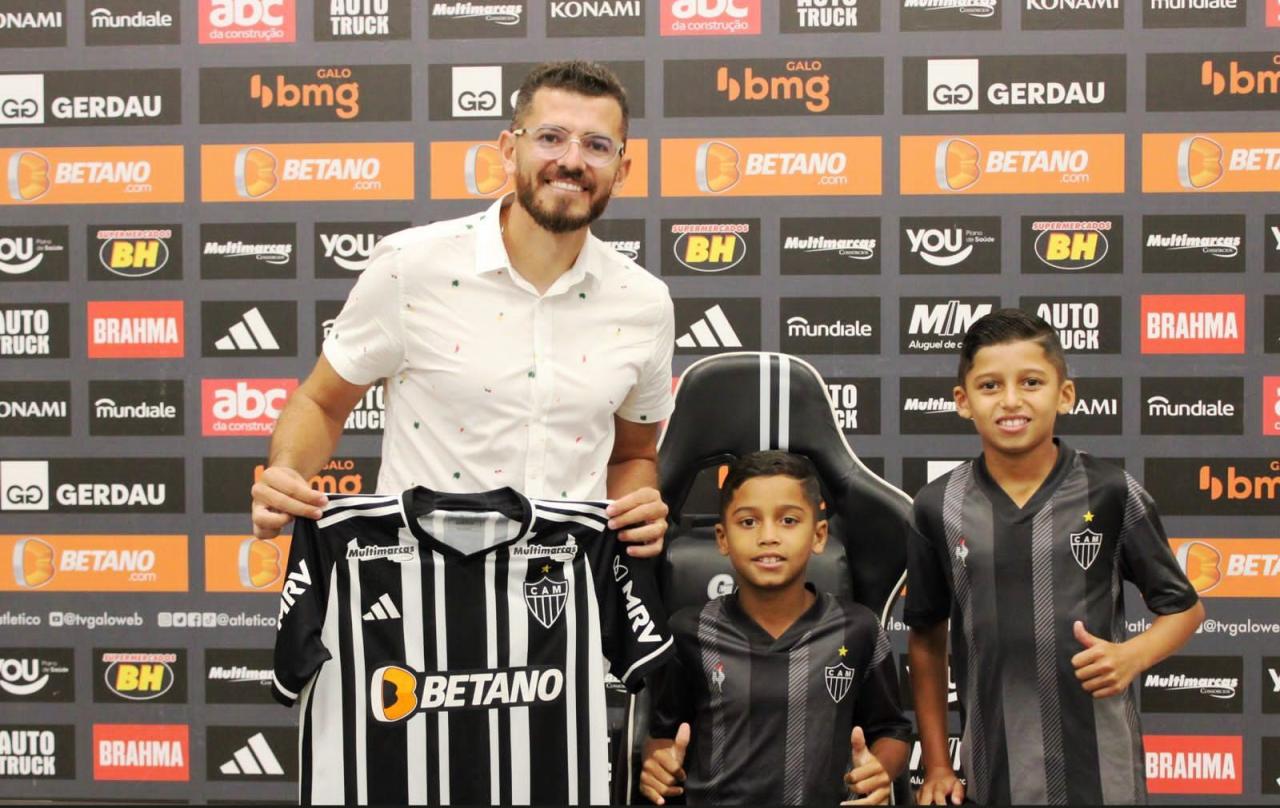FILHOS DE VAZANTINO DESPONTAM COMO FUTUROS CRAQUES NA BASE DO GALO