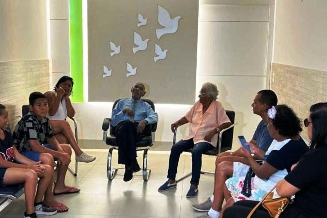 HOMEM QUE PASSOU 10 ANOS ACAMADO FOI VELADO SENTADO EM GOIÂNIA