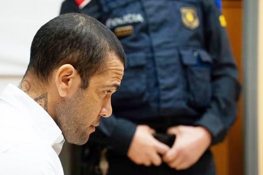 JUSTIÇA DA ESPANHA DECIDE CONCEDER LIBERDADE PROVISÓRIA A DANIEL ALVES