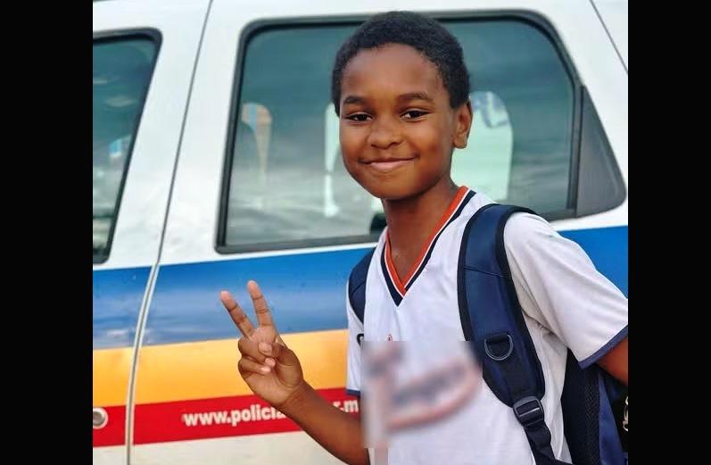 MENINO DEVOLVE CELULAR QUE ENCONTROU NA RUA E GANHA APARELHO NOVINHO EM PATOS DE MINAS