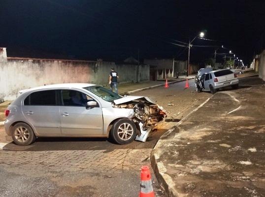 MOTORISTA EM FUGA DA POLÍCIA BATE CARRO E ATROPELA MULHER EM PATOS DE MINAS