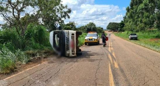 MOTORISTA MORRE E QUATRO CRIANÇAS FICAM FERIDAS EM ACIDENTE COM VAN ESCOLAR NA MG-188