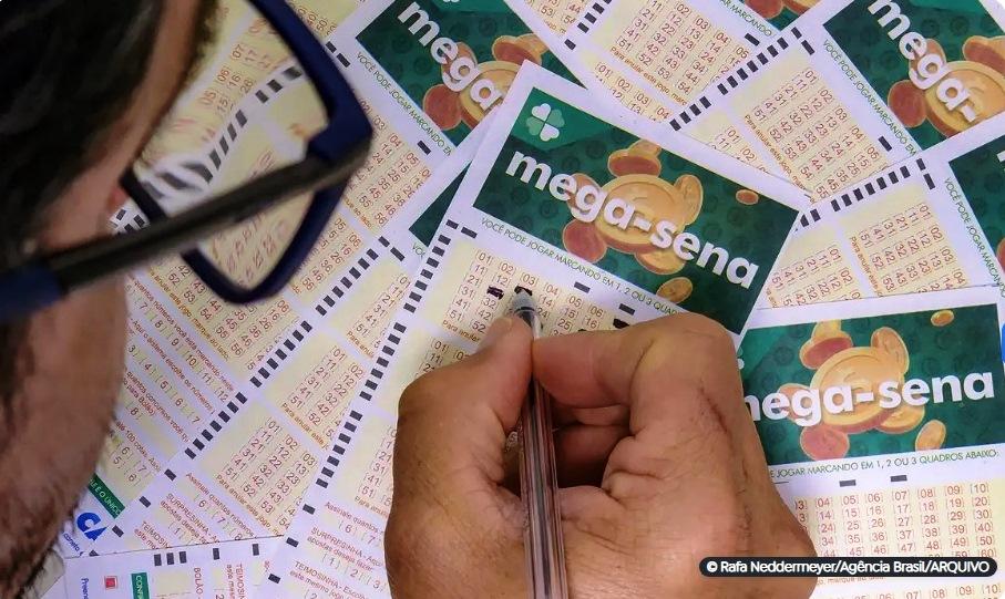 PRÊMIO DA MEGA-SENA ACUMULA PELA 10ª VEZ E PODE CHEGAR A R$ 205 MILHÕES