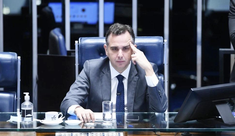 PRESIDENTE DO CONGRESSO DESMENTE ‘FAKE NEWS’ SOBRE INCLUSÃO DA POLIGAMIA NO CÓDIGO PENAL