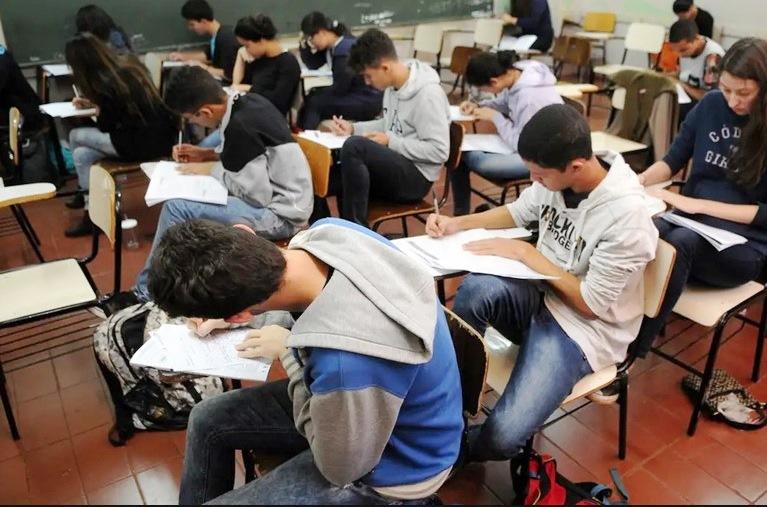 PROGRAMA ‘PÉ DE MEIA’ PODE ATENDER MAIS DE 190 MIL ESTUDANTES EM MINAS