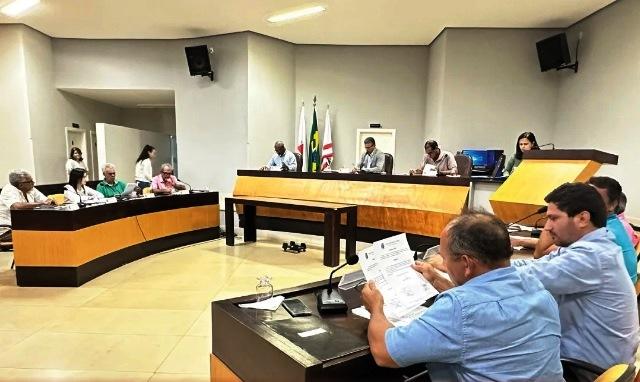 DANÇA DAS CADEIRAS ALTERA REPRESENTAÇÃO DE PARTIDOS NA CÂMARA MUNICIPAL DE VAZANTE