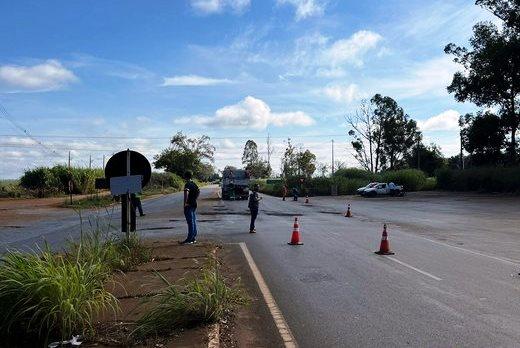 DER-MG RECUPERA TRECHO DA MGC-354 ENTRE PATOS DE MINAS E PRESIDENTE OLEGÁRIO