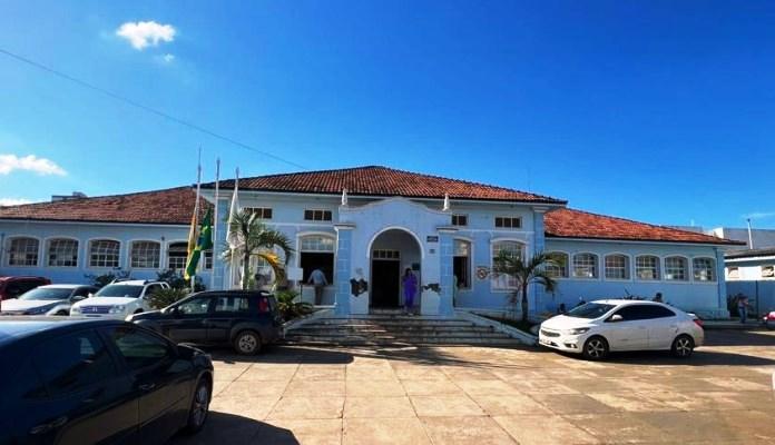 MÉDICO É MULTADO EM R$ 1,6 MILHÃO POR RECEBER SERVIÇOS NÃO PRESTADOS NO HOSPITAL MUNICIPAL DE PARACATU