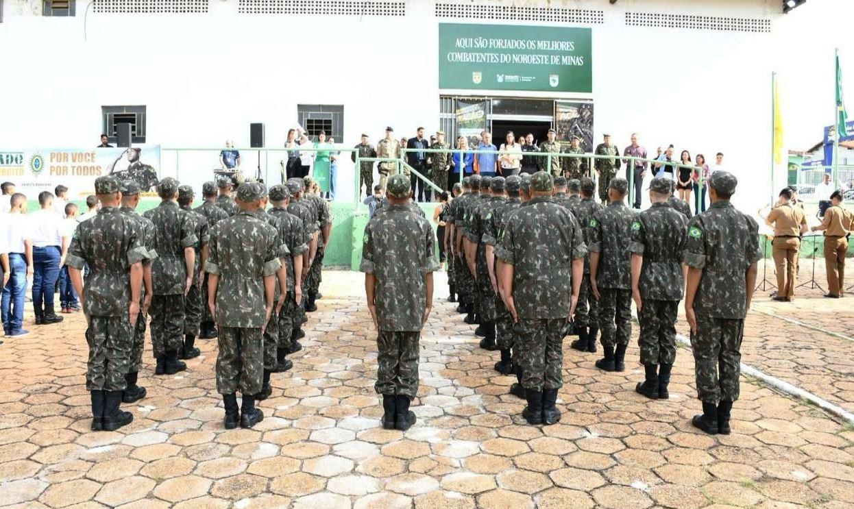PARACATU GANHA UNIDADE DO TIRO DE GUERRA E CRIA PRIMEIRA TURMA DE ATIRADORES