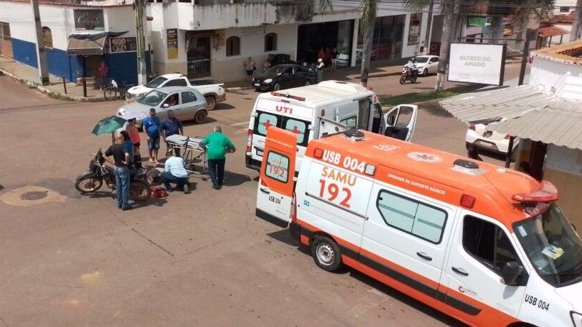 SOCORRISTAS DO SAMU ATENDEM VÍTIMA DE ACIDENTE NO CENTRO DE VAZANTE