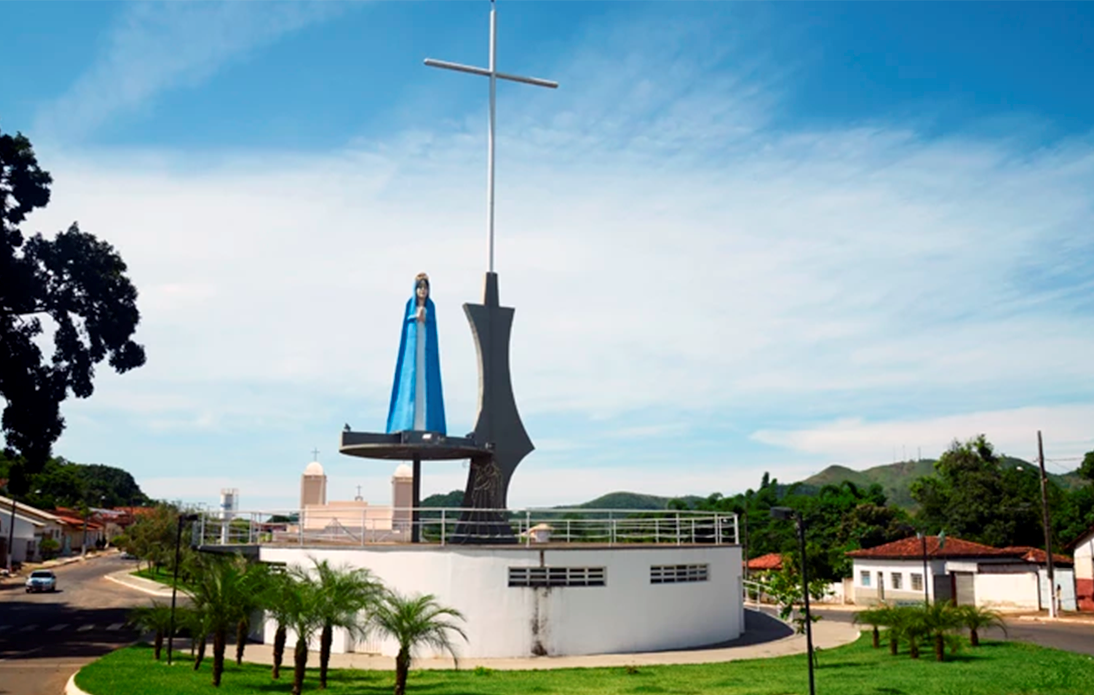 ADOLESCENTE CAI DA BASE DO MONUMENTO A NOSSA SENHORA DA LAPA