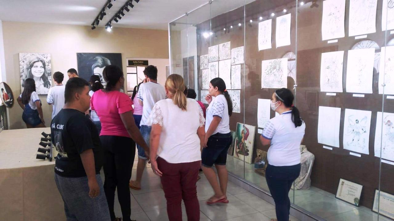 ALUNOS DA APAE/VAZANTE VISITAM GALERIAS DO CENTRO CULTURAL