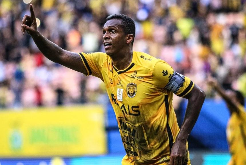 EX-ATACANTE DO ATLÉTICO É PRESO ANTES DE JOGO EM CAMPINAS