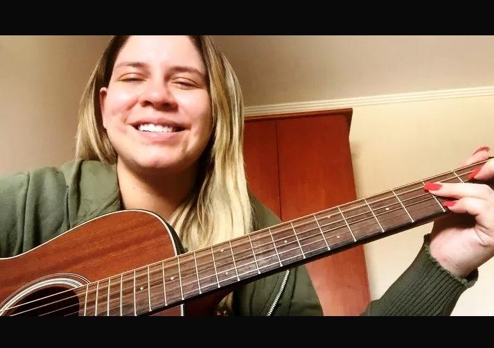 FAMÍLIA RIFA VIOLÃO DE MARÍLIA MENDONÇA PARA AJUDAR VITIMAS DA CHUVA NO RIO GRANDE DO SUL