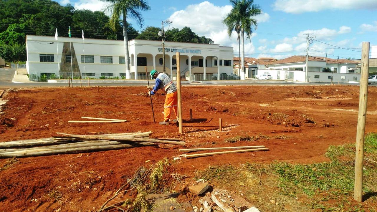PREFEITURA INICIA OBRA DE REESTRUTURAÇÃO DA PRAÇA DO CENTRO CULTURAL DE VAZANTE