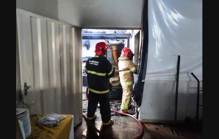 INCÊNDIO DESTRÓI COZINHA DE LOJA MAÇÔNICA EM PATOS DE MINAS