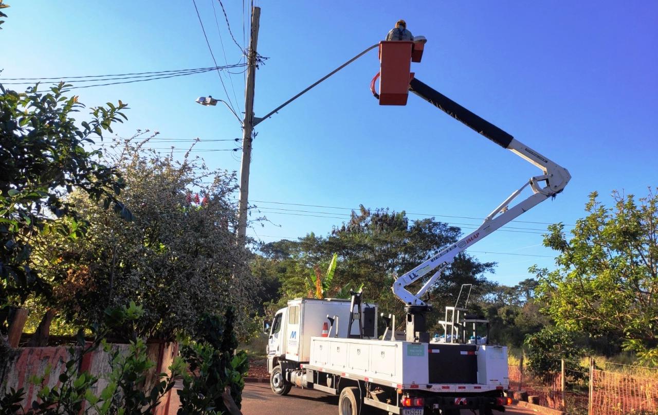 INICIADA MAIS UMA ETAPA DO PROJETO PARA MODERNIZAR 100% DA ILUMINAÇÃO PÚBLICA EM VAZANTE
