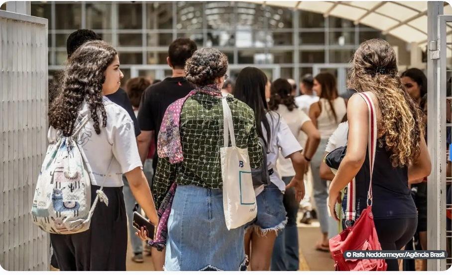 JOVEM QUE FIZER O ENEM 2024 PODE RECEBER ADICIONAL DE R$ 200,00