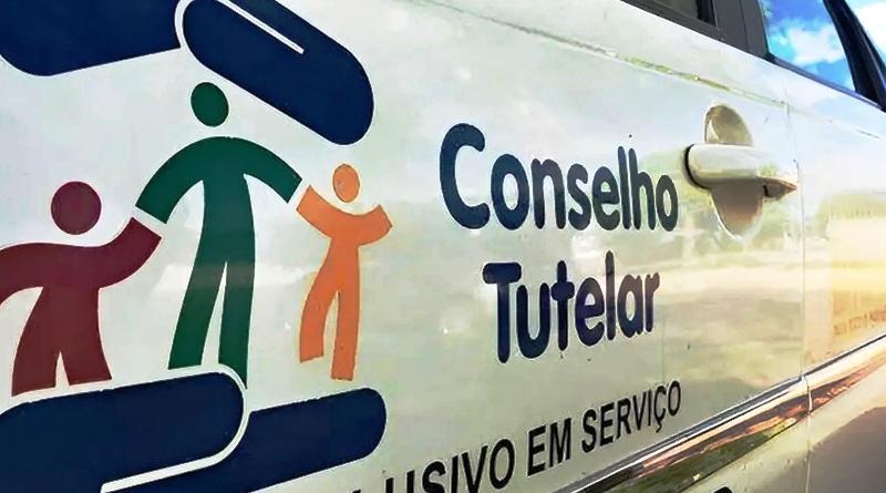 MENINA É AGREDIDA PELA MÃE AO SER FLAGRADA GRAVANDO VÍDEOS SENSUAIS EM PATOS DE MINAS