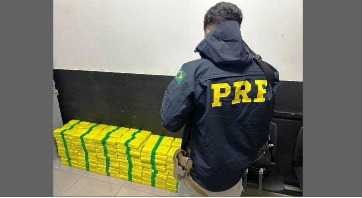 MOTORISTA É PRESO COM MAIS DE 250 KG DE MACONHA NA BR-365 EM JOÃO PINHEIRO