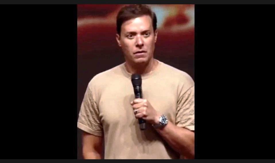 PASTOR EVANGÉLICO INCENTIVA OS FIÉIS A NÃO MANDAR FILHOS À FACULDADE