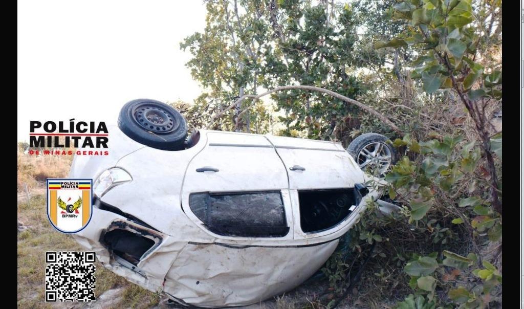 CARRO CAPOTA, PASSAGEIRA MORRE E MOTORISTA É PRESO POR EMBRIAGUEZ AO VOLANTE